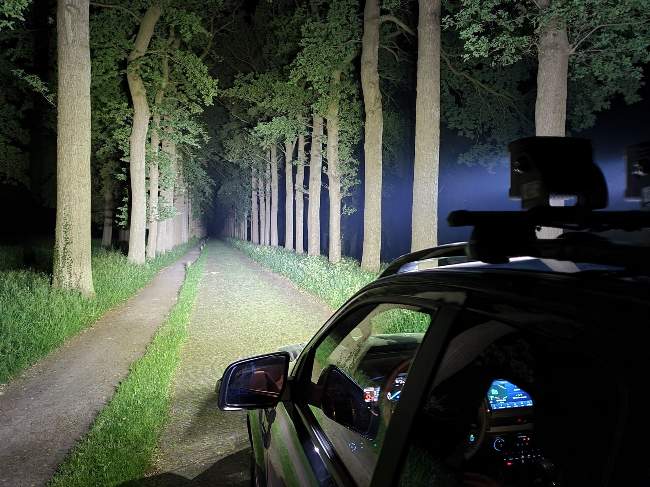 Photo d'un phare LED sur un pick-up tout-terrain