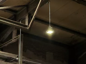 Rockwool-fabriek in Kroatië uitgerust met Barracuda HT LED Floodlights van JEL Products voor hoge temperatuurtoepassingen.