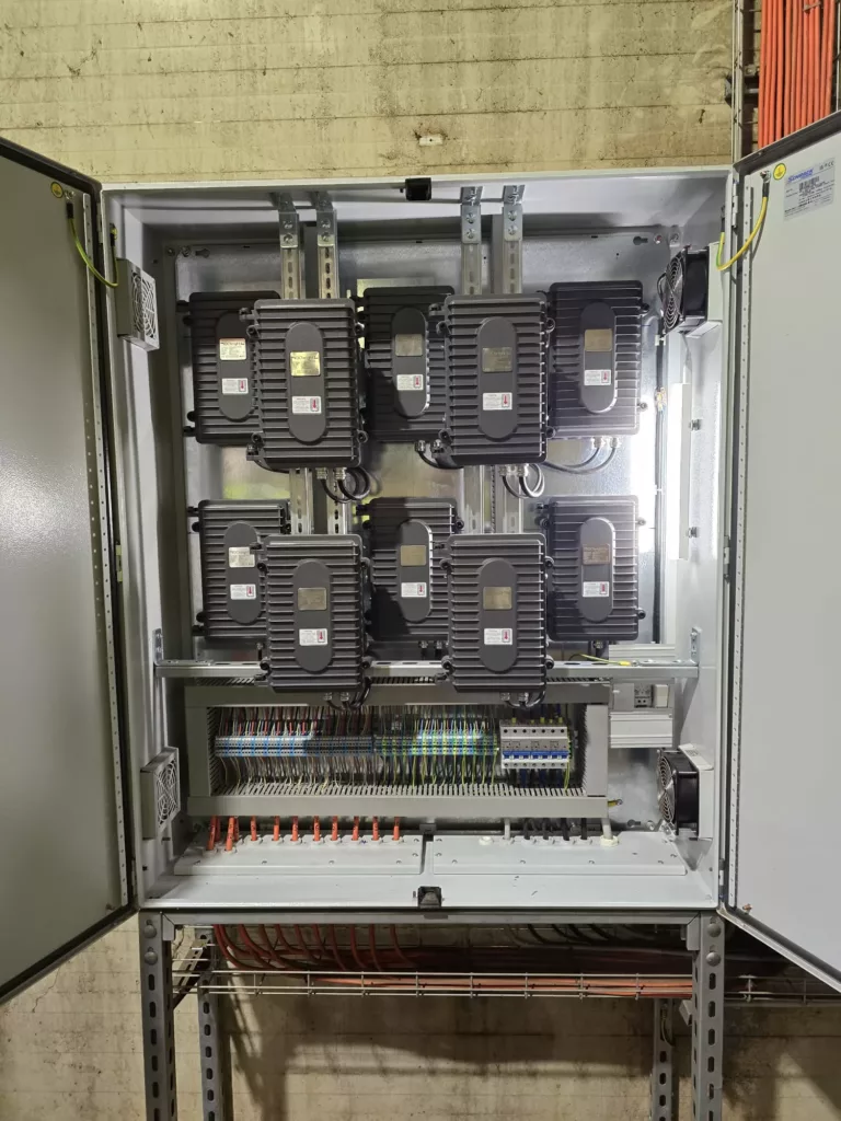 Armoire électrique réfrigérée pour le projet Rockwool HT
