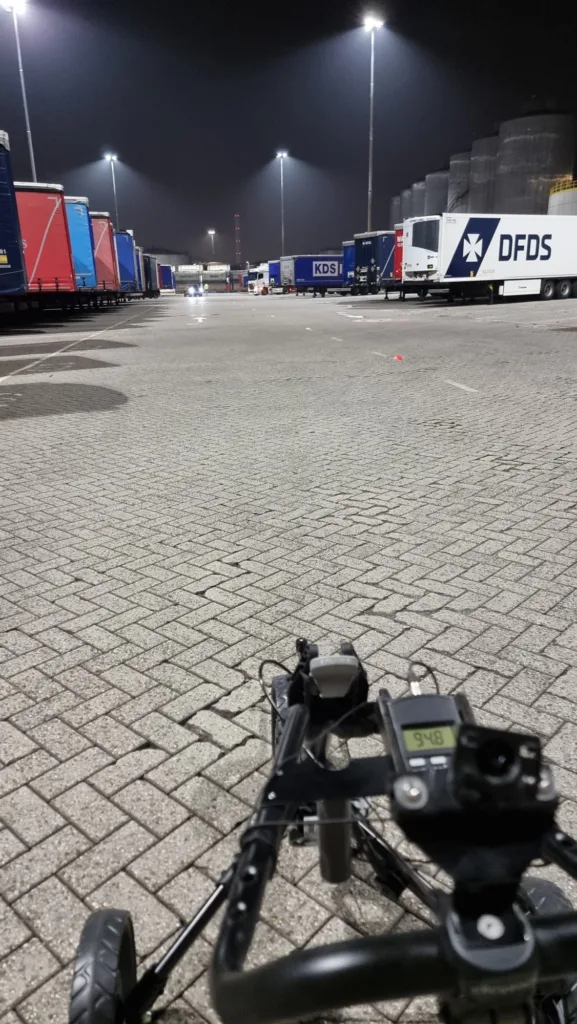Medición de luz en la terminal de DFDS en Vlaardingen por la noche