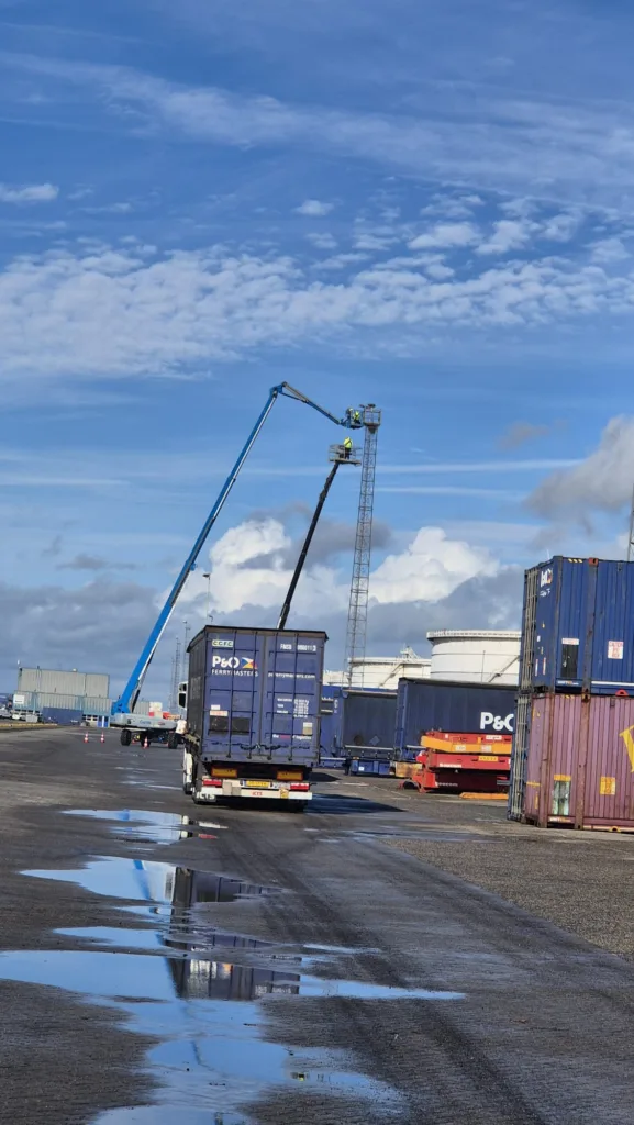 Installationsarbeiten an der P&O Ferries Terminal Europoort