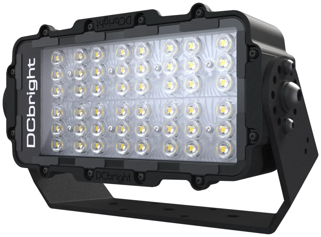LED-Flutlicht Snapper in Titanschwarz metallic mit 316L Halterung, leicht von vorne